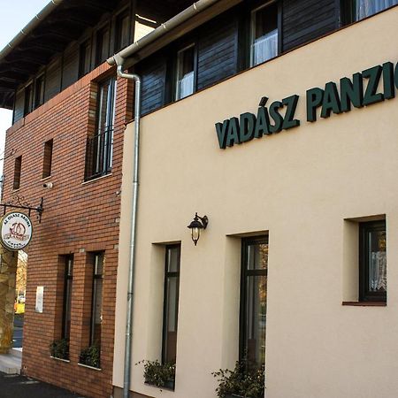 Vadasz Panzio Es Etterem 솜버트헤이 외부 사진