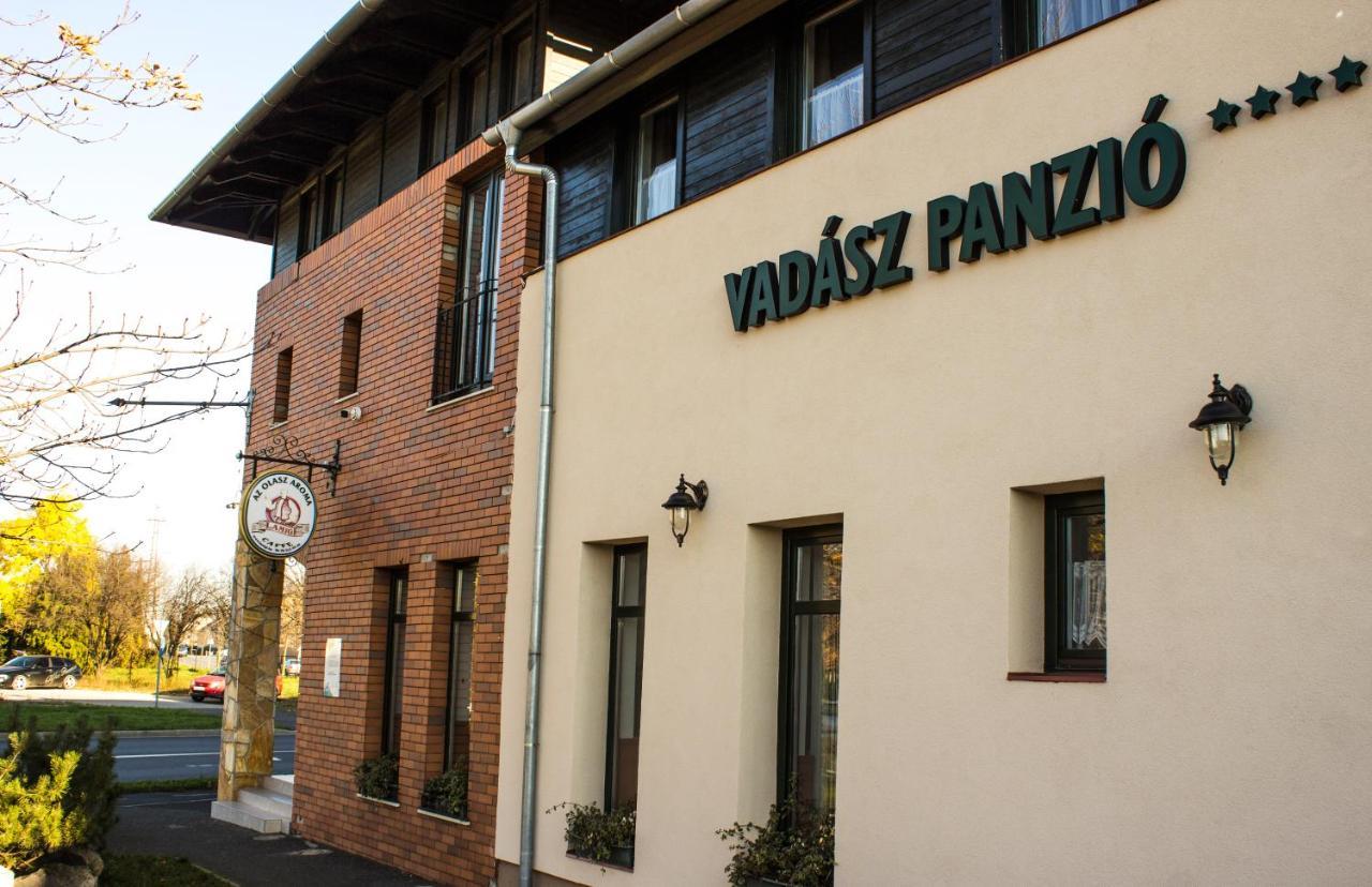 Vadasz Panzio Es Etterem 솜버트헤이 외부 사진